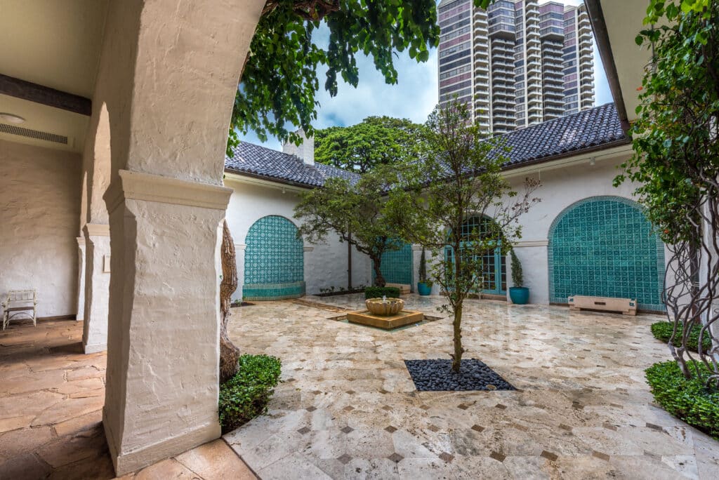 the Mediterranean Courtyard at the honolulu museum of arthateii hawiia hawaii. hawaiii hawiaii hwaii hawaai hawall hawii hawwai hawwaii hawwii hiwaii haiwaii hawia hawwi 657386893