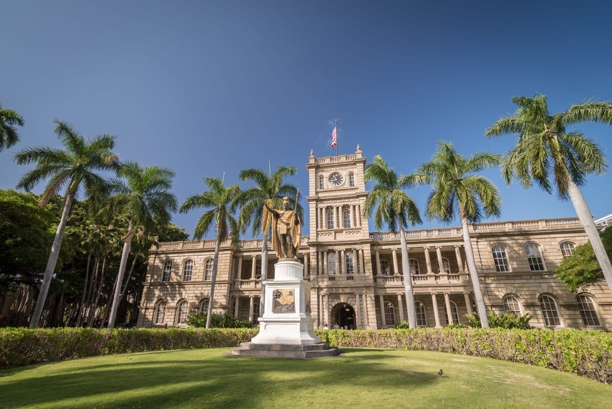 3K- Arizona Memorial Pearl Harbor and Historic Honolulu City Tour Departing from Kauai
