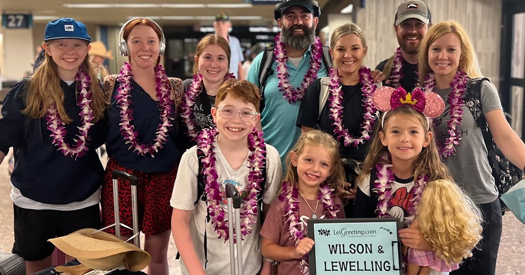 Large Group Greeting (8 or more) - Kahului Maui Airport