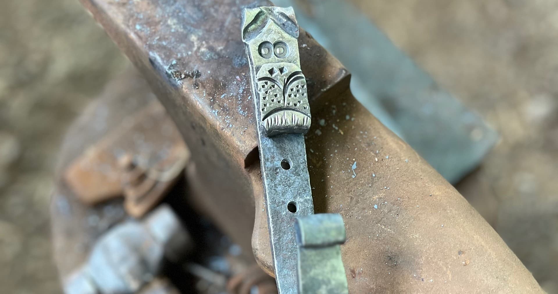 Dog Head Hook Blacksmith Experience : Intermediate Level