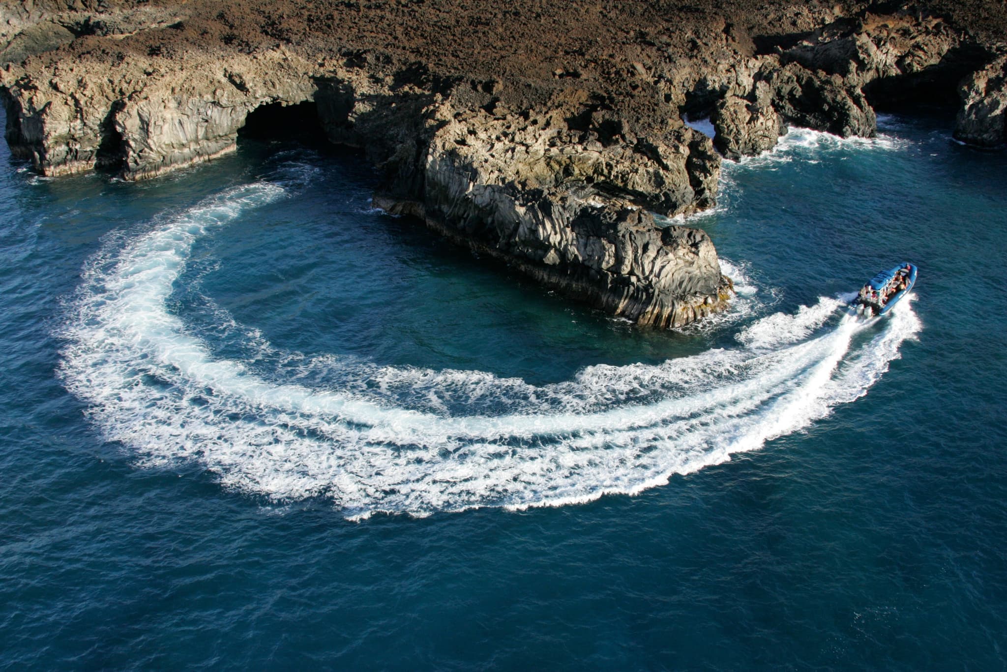 4 Hours Sea Caves along Kanaio Coast Rafting & Snorkeling Adventure