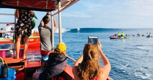 Teahupoo Wave Watching