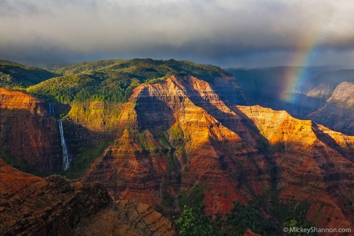 Kauai Canyon Explorer - Natural Wonders, History & Local Grinds