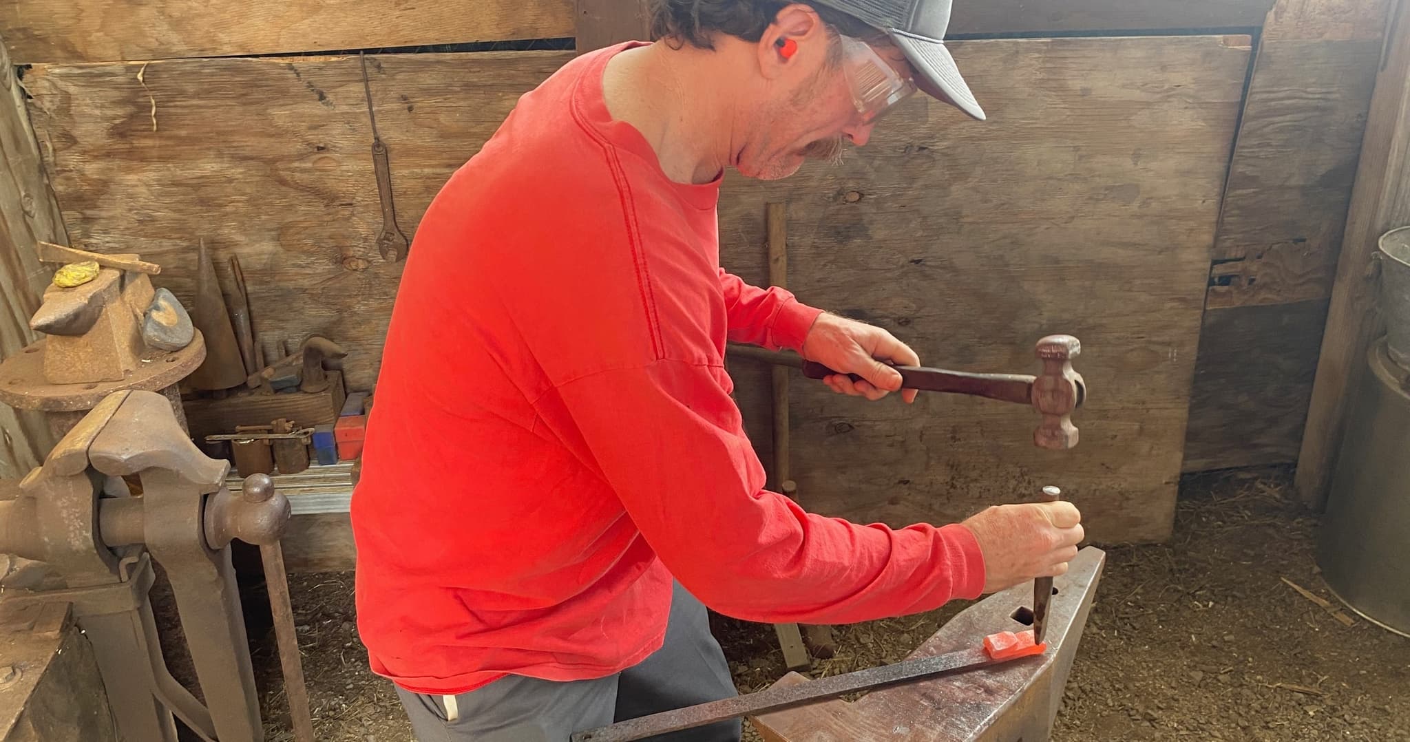 Dog Head Hook Blacksmith Experience : Intermediate Level