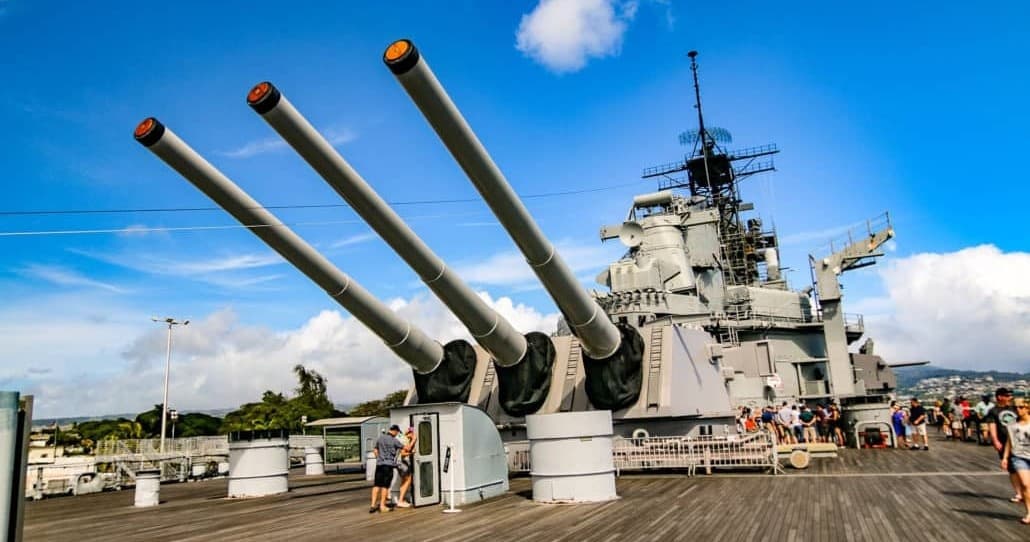 Pearl Harbor Memorial and Battleship Missouri Tour From Kaua'i