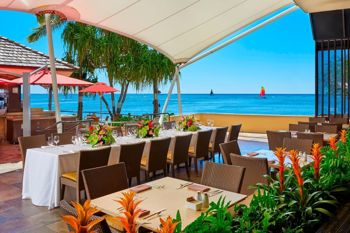 BLACK & WHITE AFFAIR - Kai Patio Seating