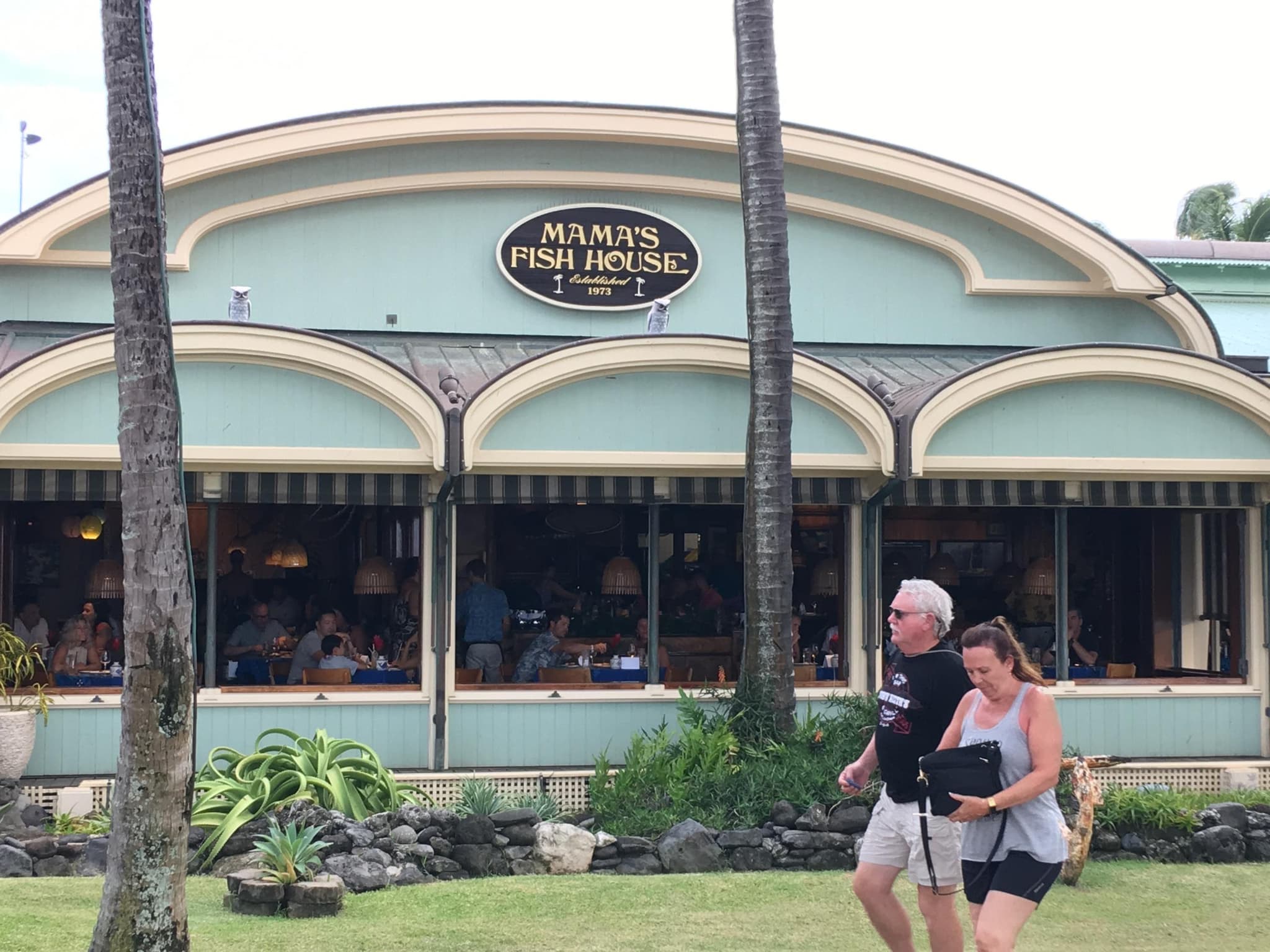 Luxury Shuttle to Mama's Fish House