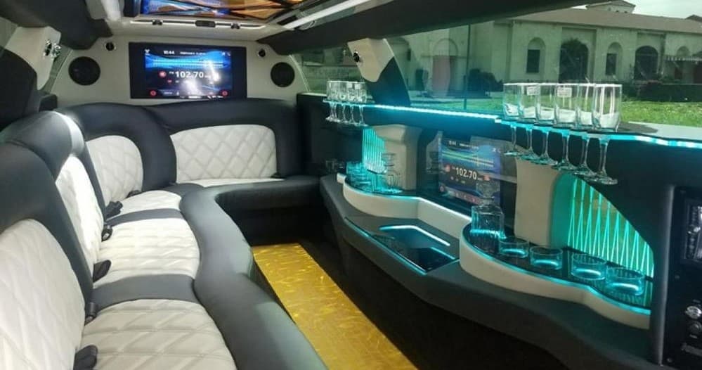 The World Famous Royal "Iolani Palace" & Historic Honolulu- Luxury Limousine Tour!