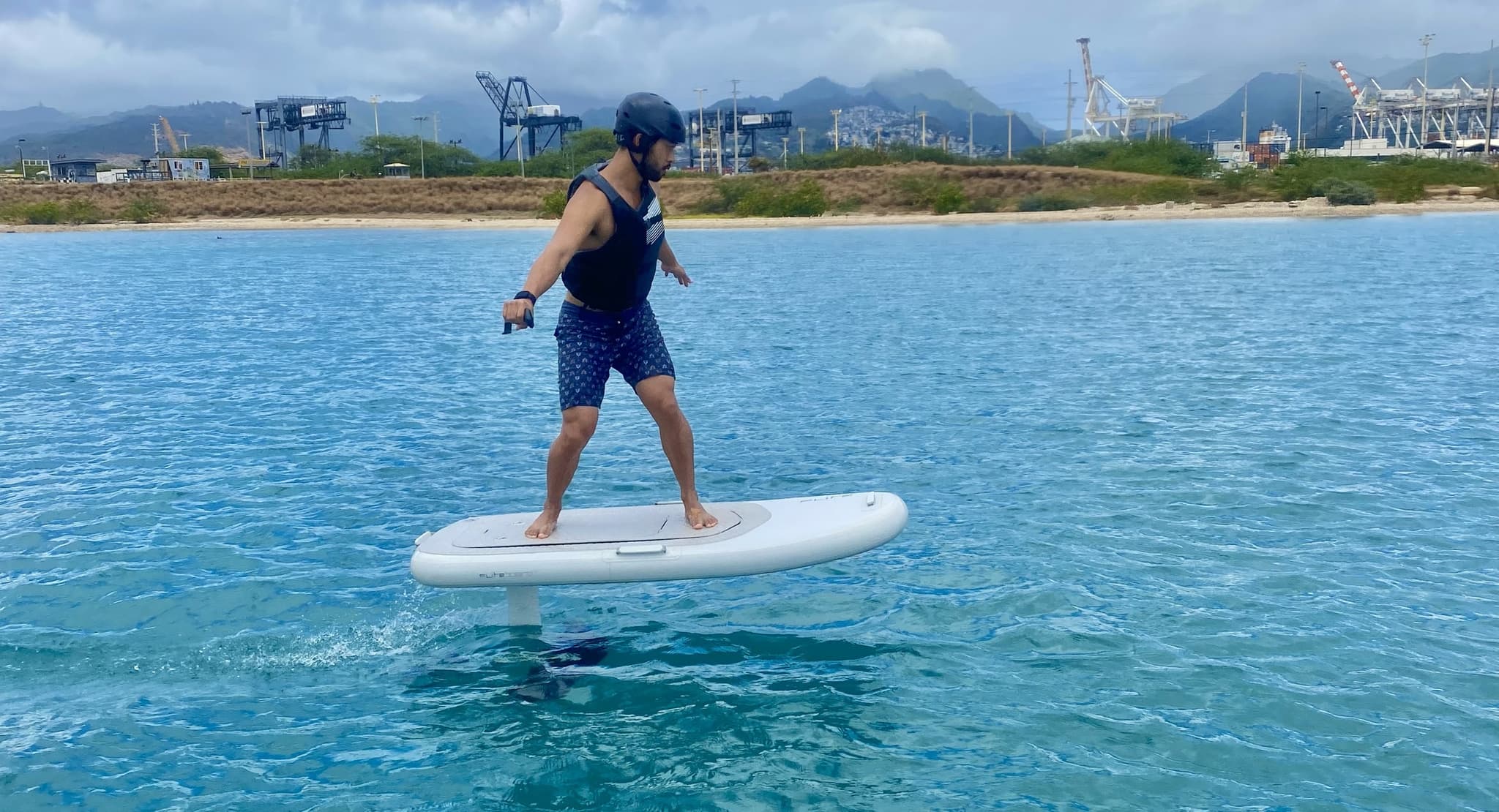 SOLO FULL LENGTH eFOIL LESSON. Up to 4 participants (Call if more than 2 participants)