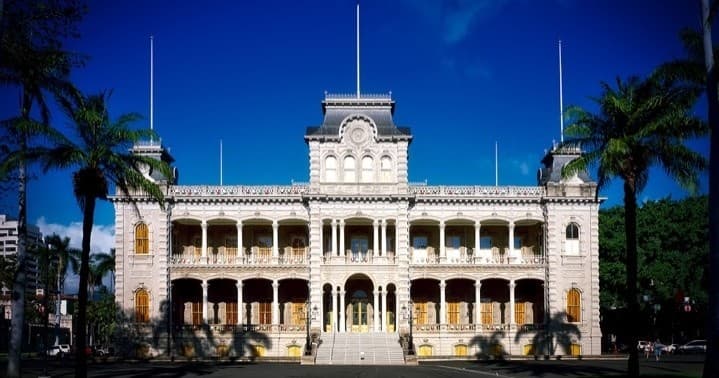 VIP Private Limousine "Island Sites" & "Scenic Tour" of Oahu!