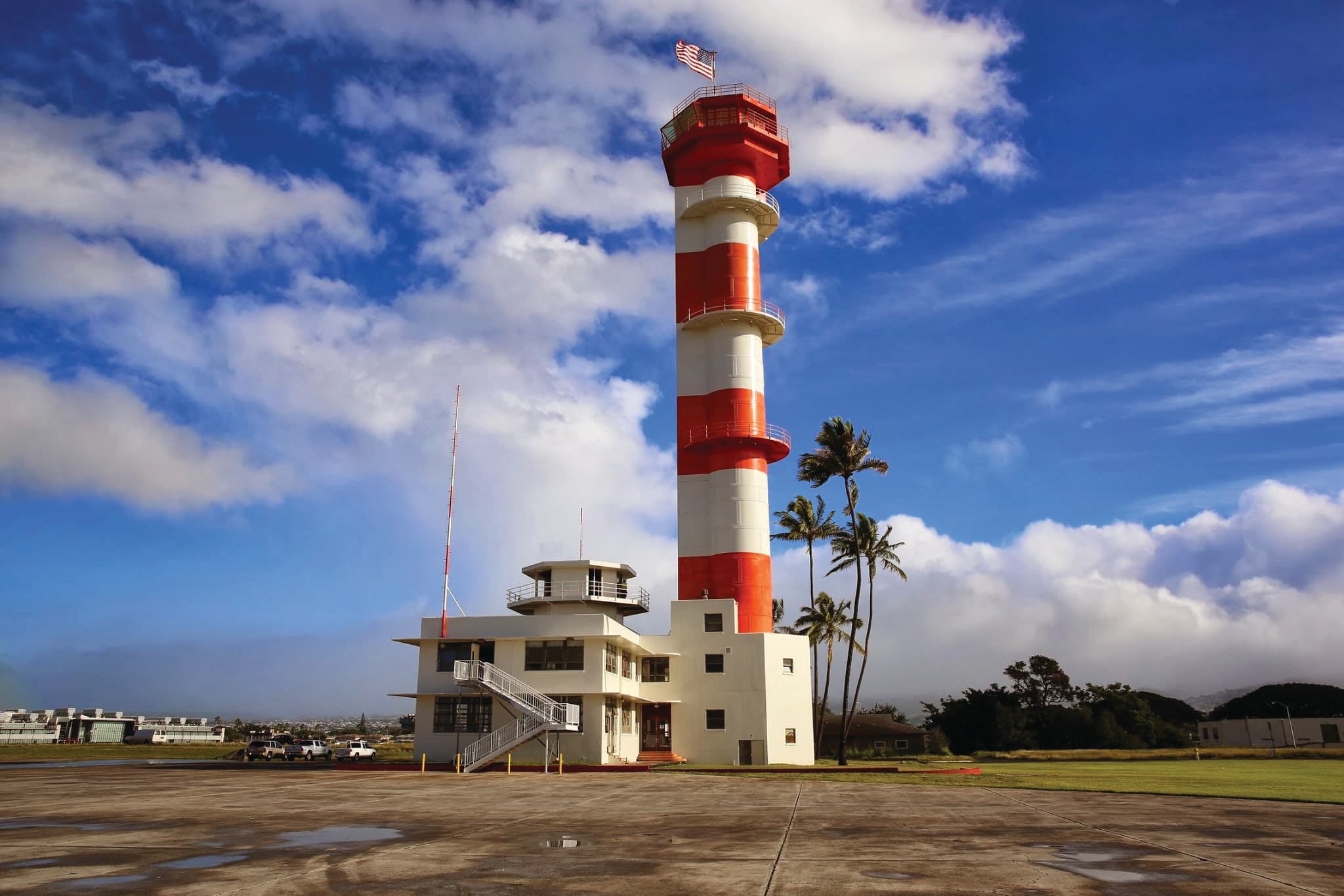 Kauai to Oahu: World War II Deluxe Pearl Harbor Tour (39 LIH-1D)