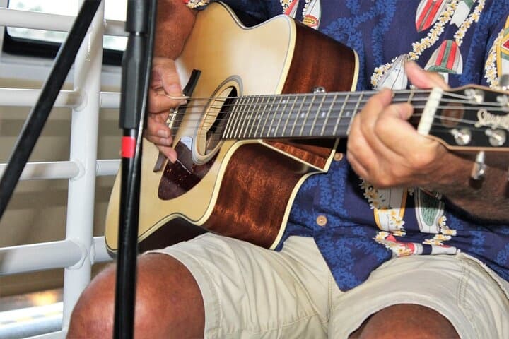 From Ma'alaea Harbor: Sunset Dinner Cruise Aboard the Quicksilver