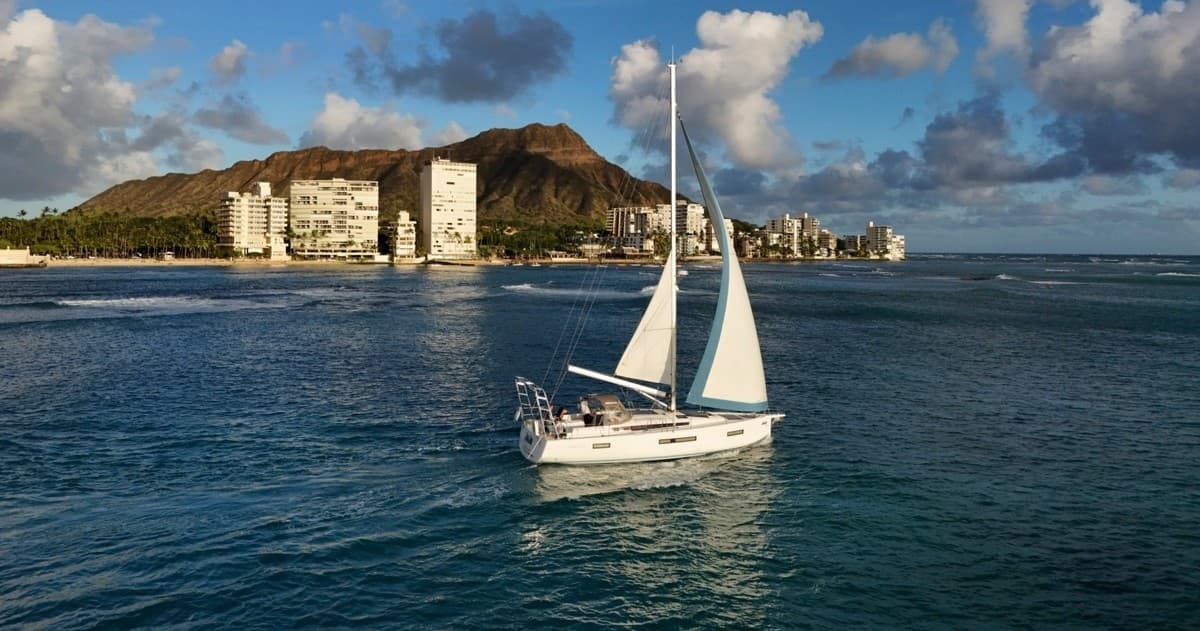 Waikiki Diamond Head Sail