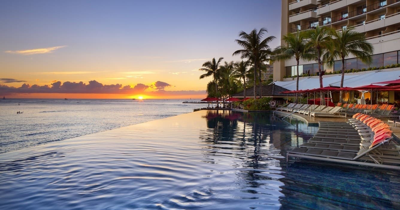 BLACK & WHITE AFFAIR - Premium Infinity Table Seating