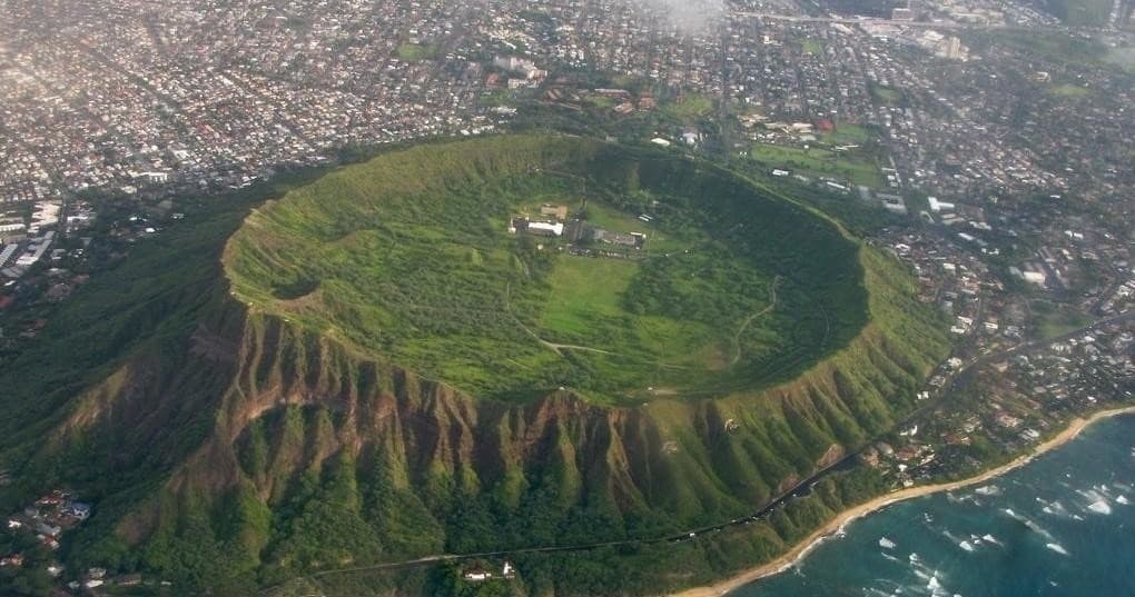 Shaxi Diamond Head Hiking and Waikiki Beach Tour