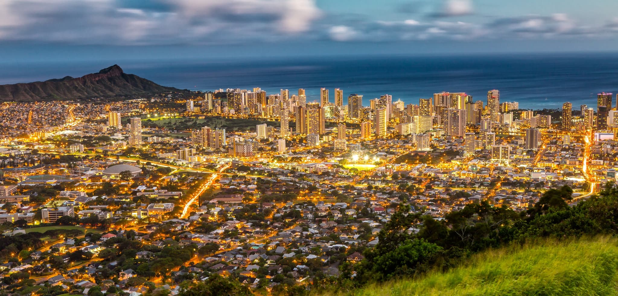 Fine Dining & Honolulu City Lights Tour
