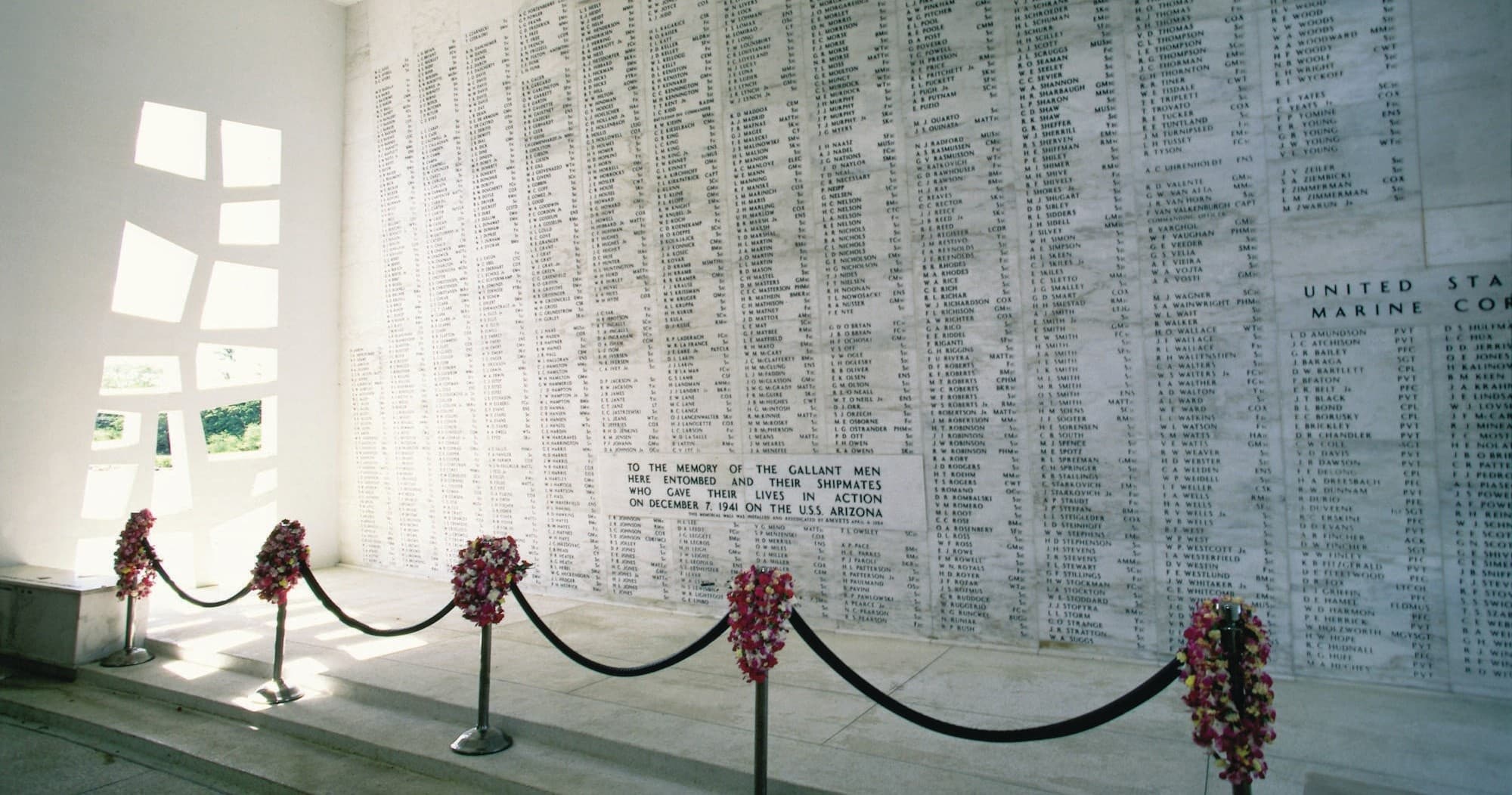 Kailua-Kona to Oahu: World War II Heroes Deluxe Pearl Harbor Tour 39 (Airfare Included)