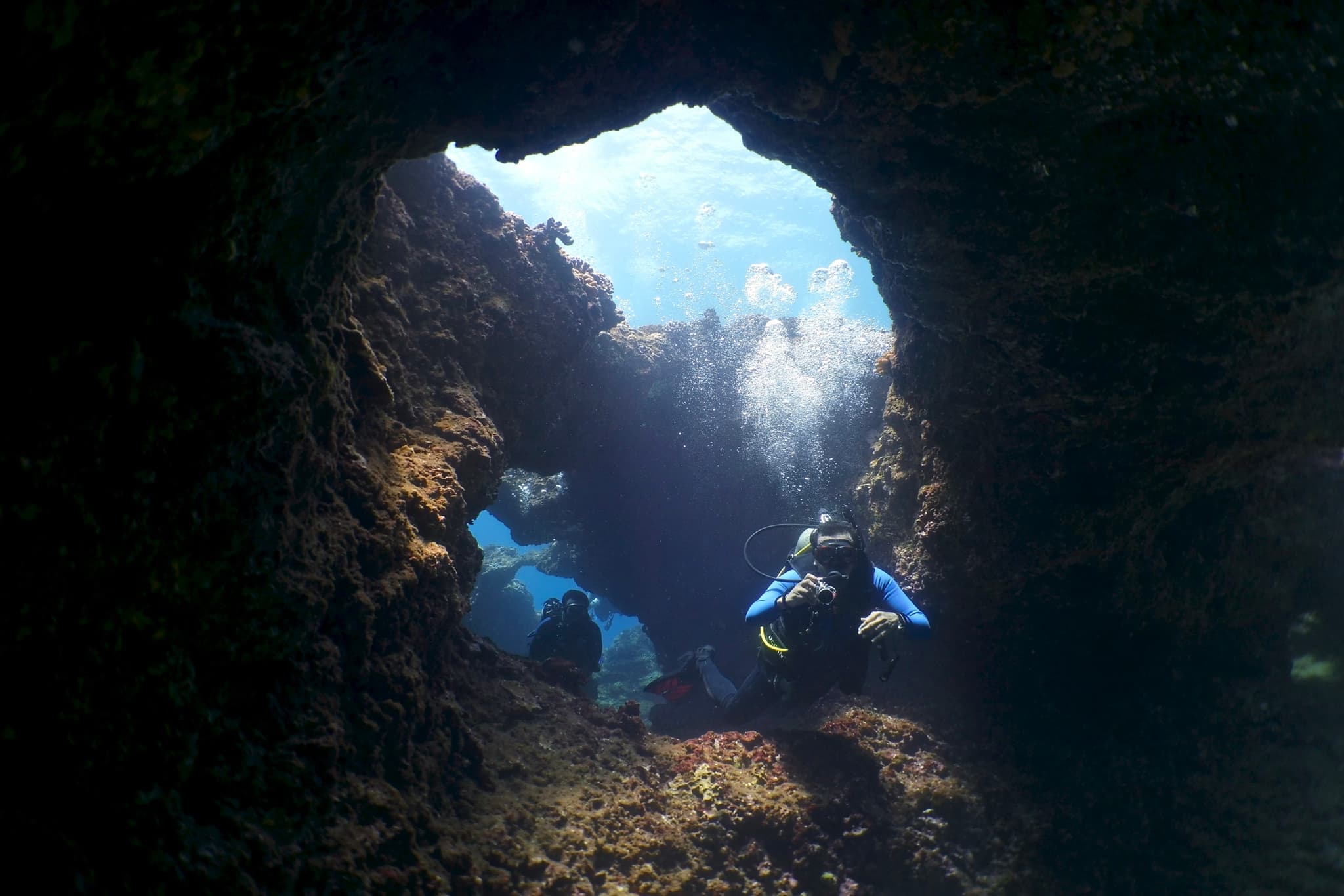 Two Tank Shipwreck and Lava Tube Dives