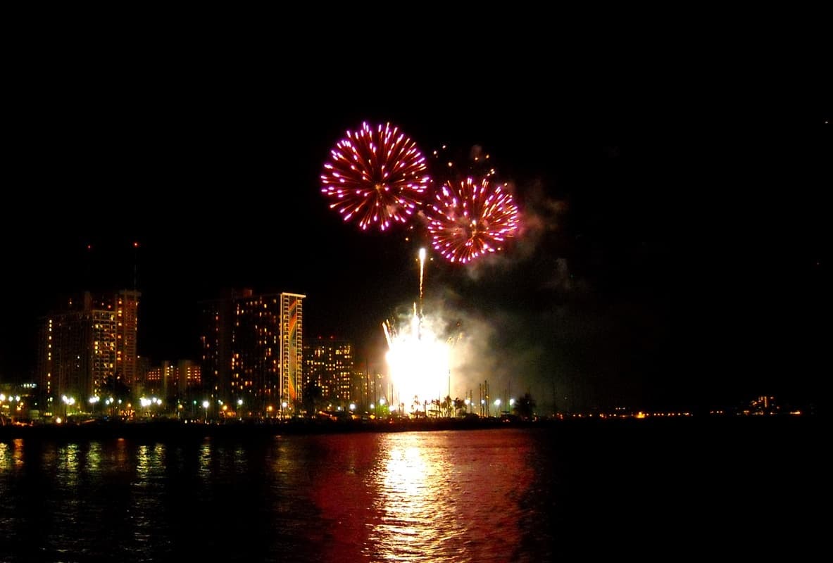 Waikiki Fireworks Cruise "Big Kahuna"