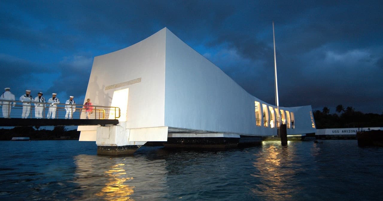 Aloha Historic Tour - Pearl Harbor & USS Arizona