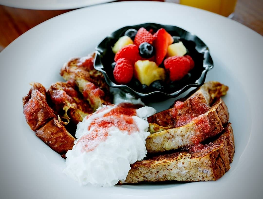 Whale Watching & Late Breakfast Cruise