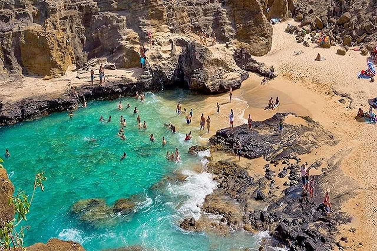 13AP - Private Oahu Grand Circle Island Tour Departing from Waikiki Area