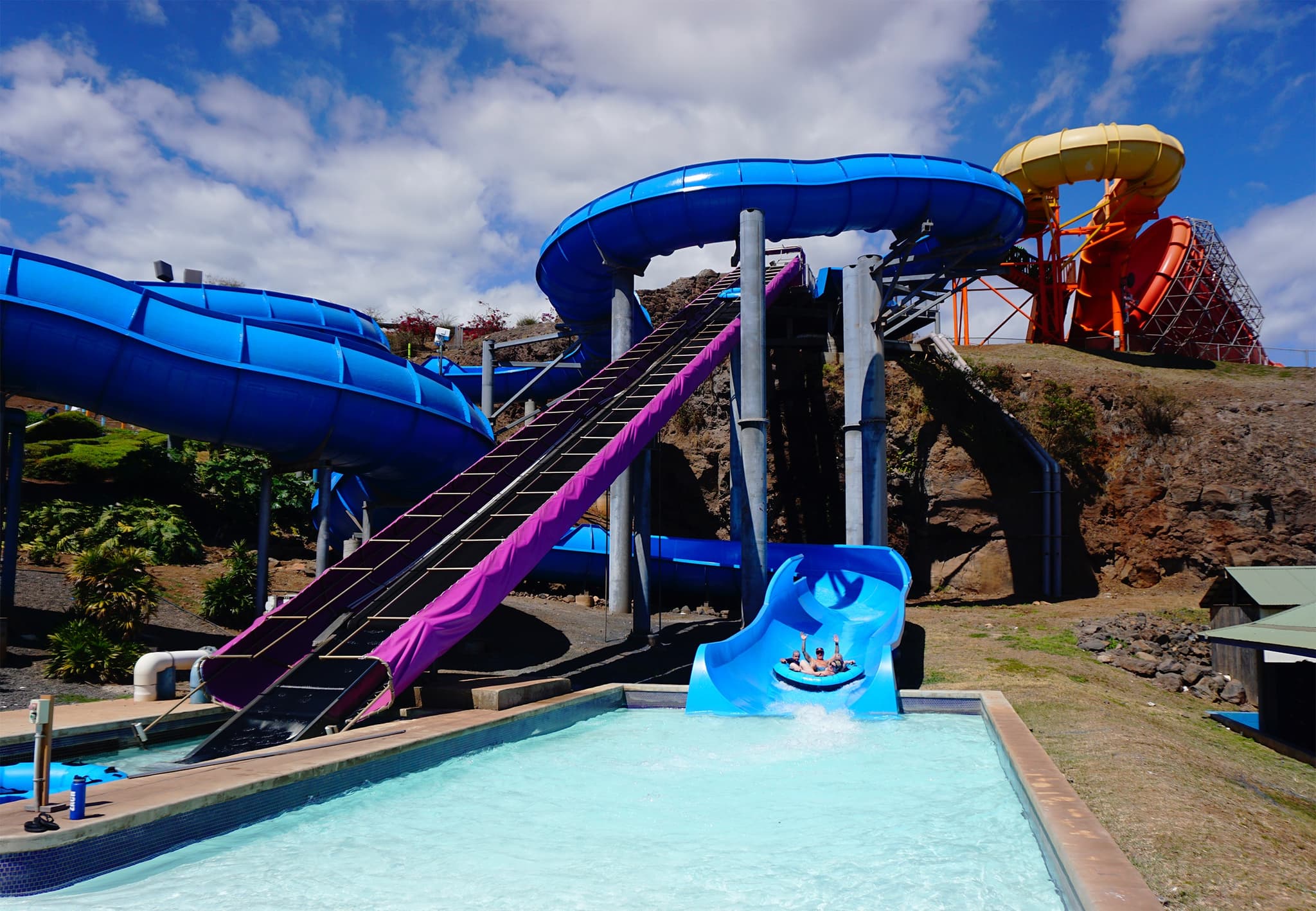 Wet 'n' Wild Admission with R/T Waikiki Transportation