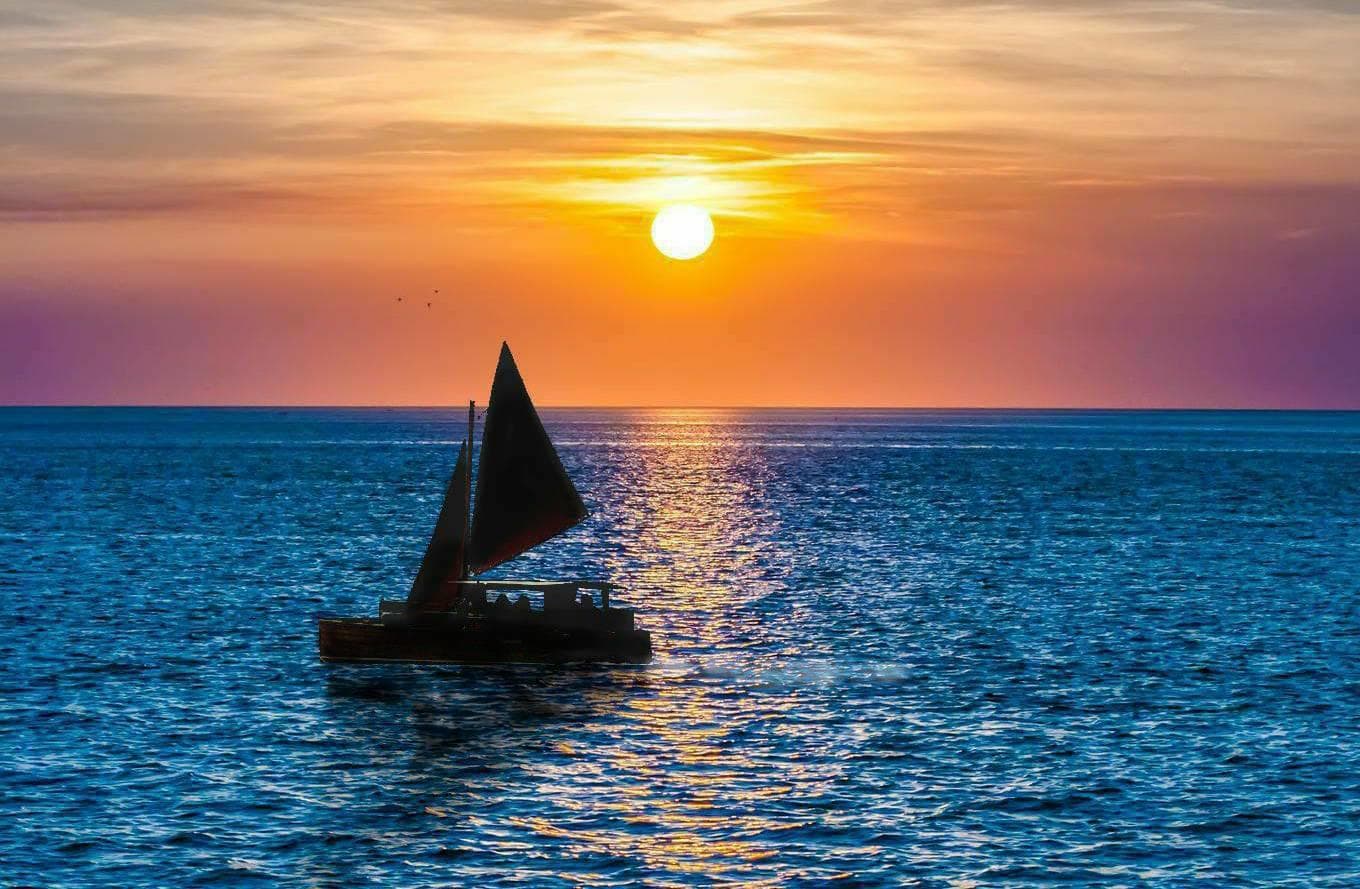 Exclusive Sunset Sail Charter • Sundown