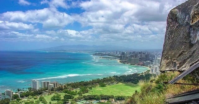 "Diamond Head Monument" & "Honolulu's Historic Sites" VIP Private Limousine Tour!
