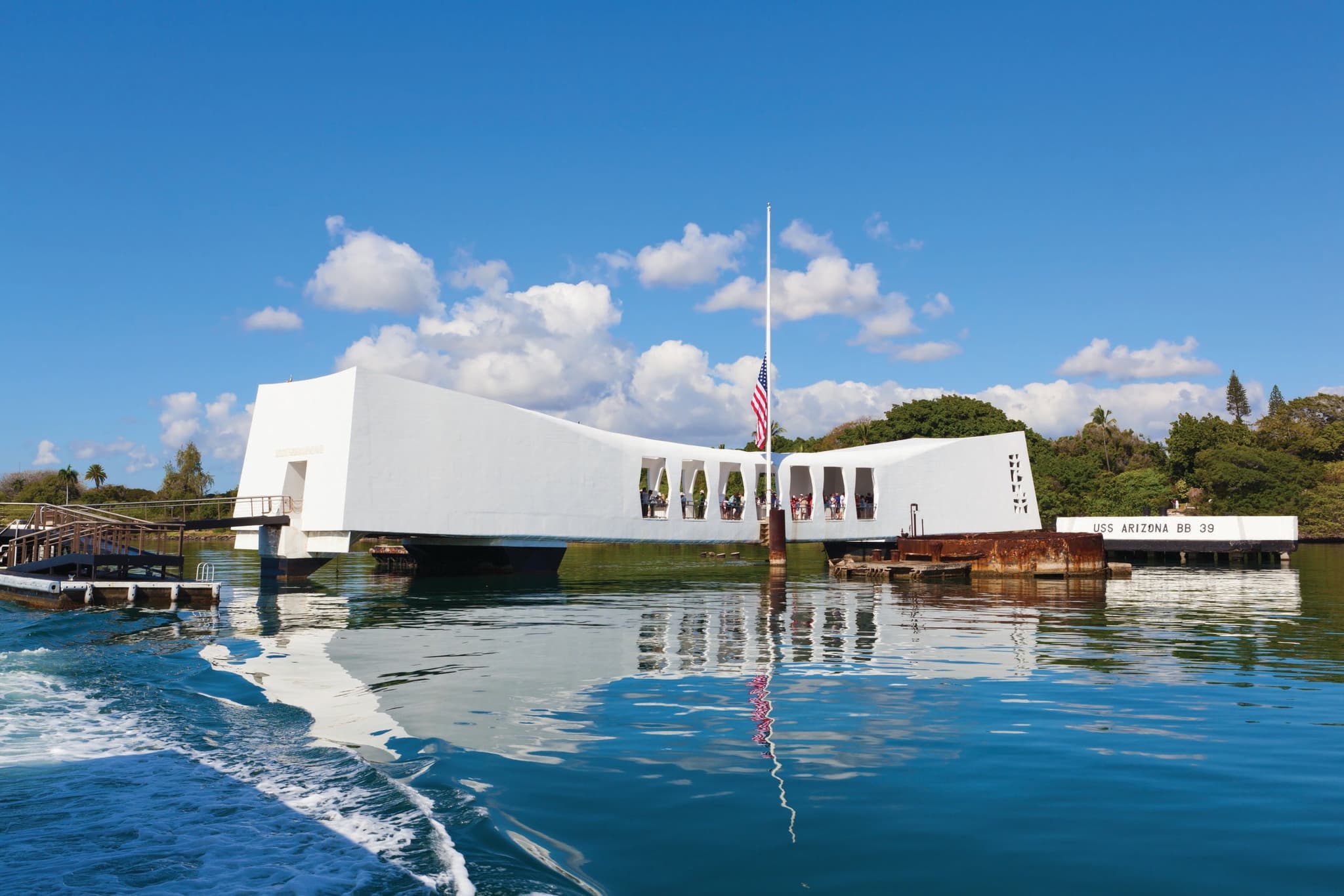 Kahului Maui to Oahu: World War II Heroes Deluxe Pearl Harbor Tour 39 (39 OGG-1D)