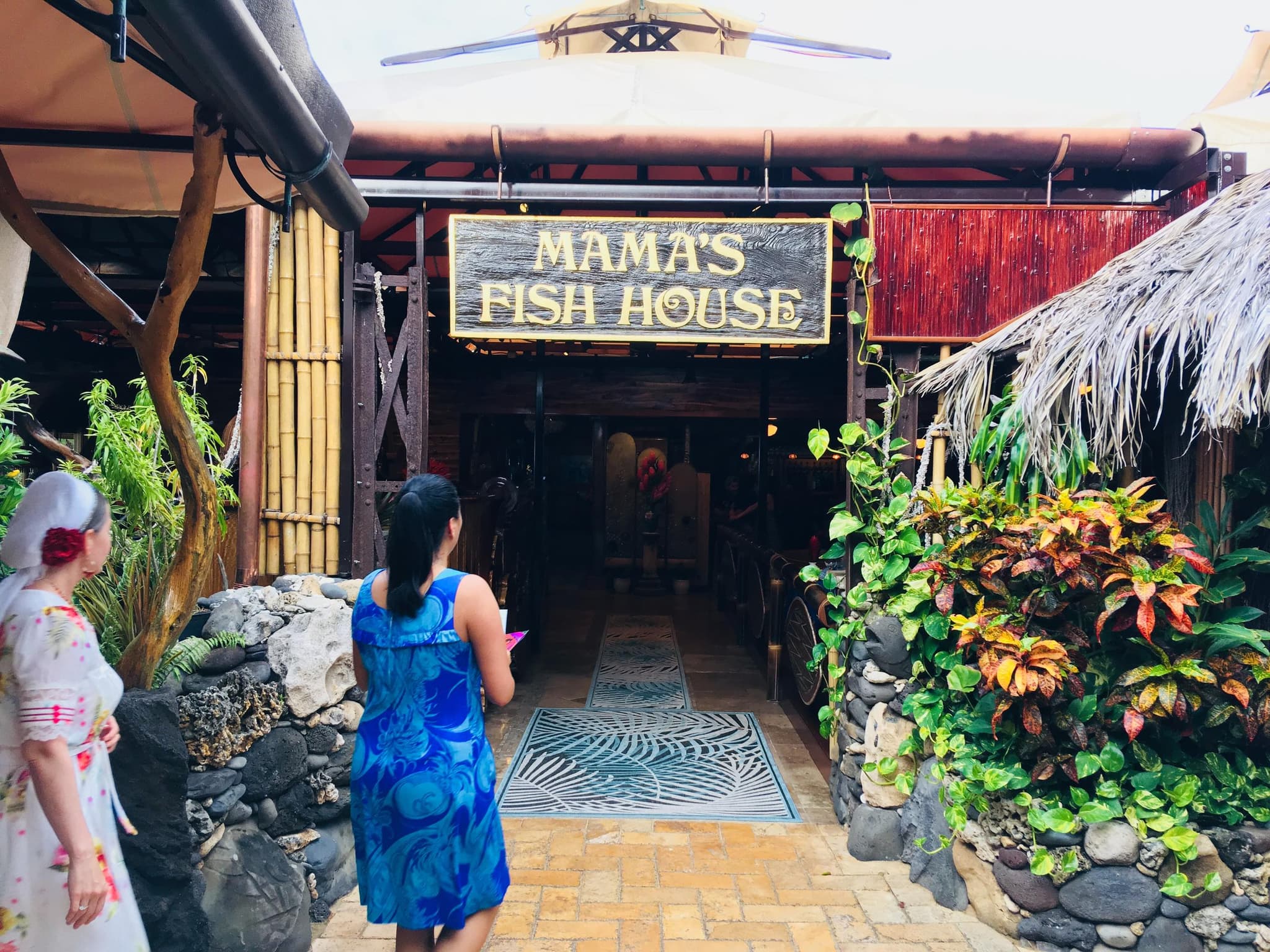 Luxury Shuttle to Mama's Fish House