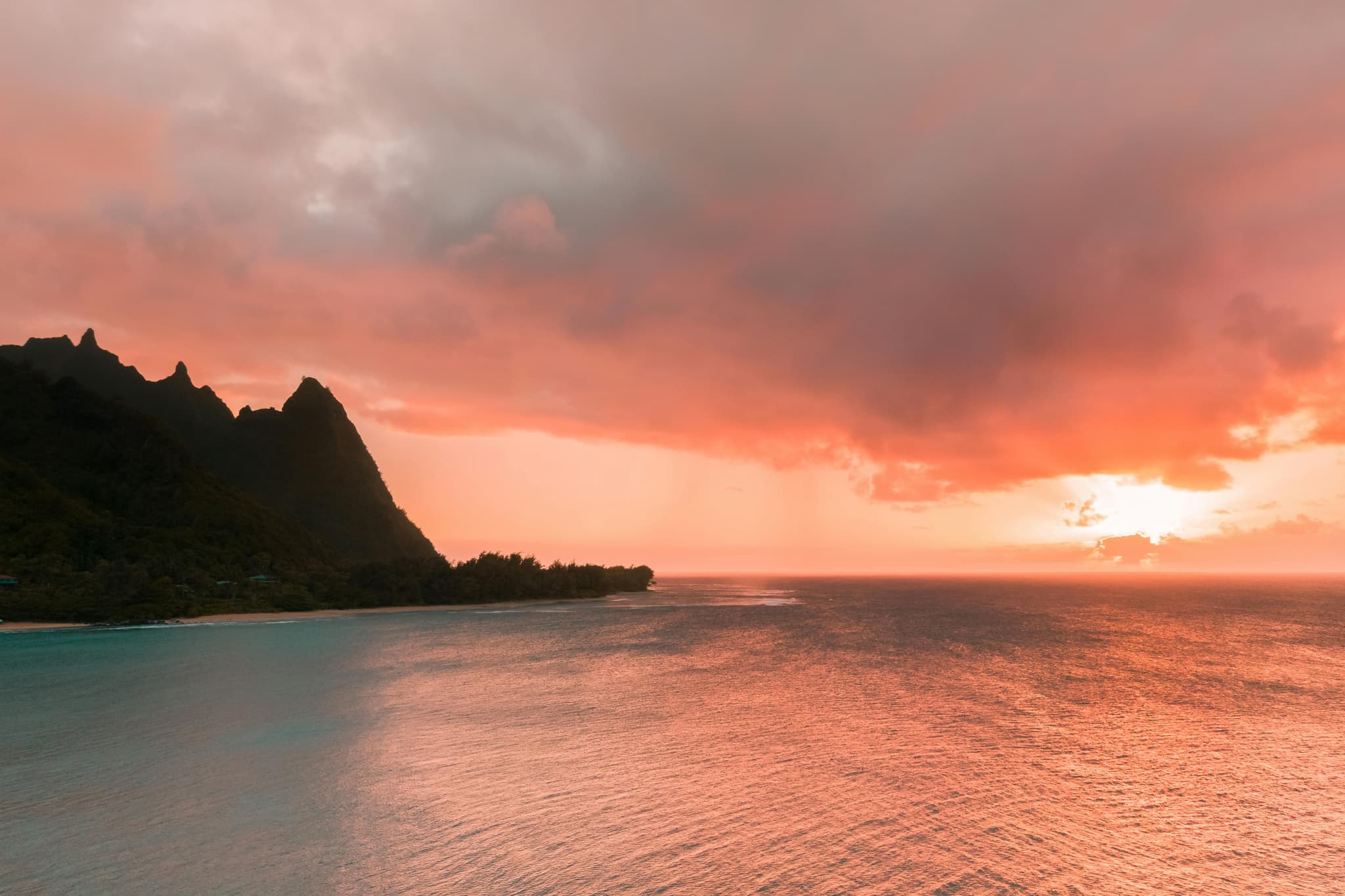 "Golden Hour" Nā Pali Sight-See Adventure