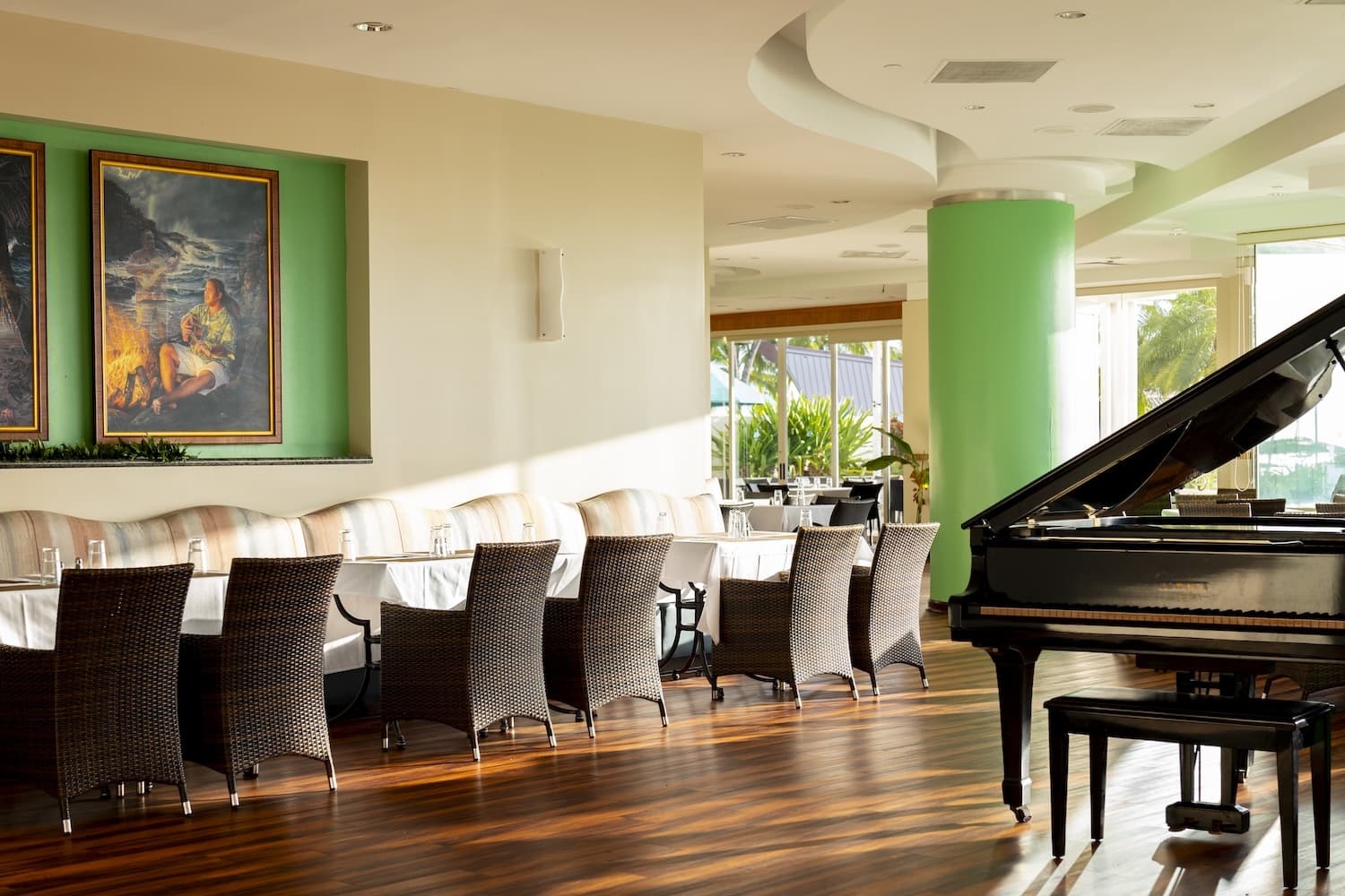 Menehune Grille - Hawaiian Hula Show