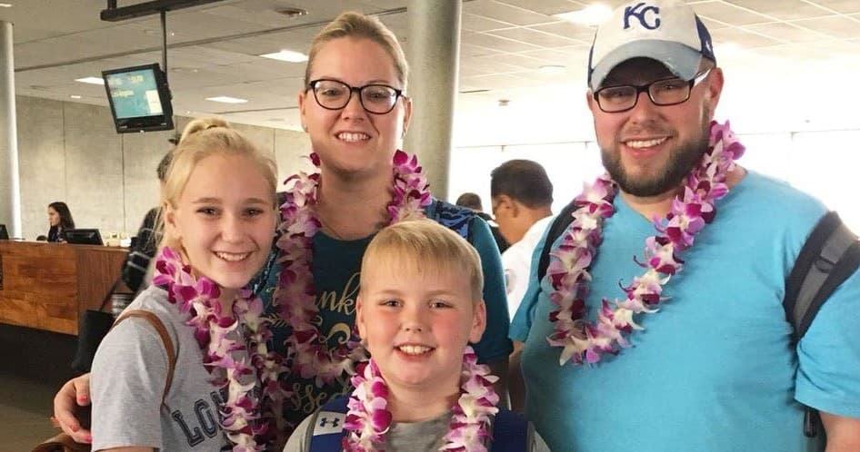 Ohana Small Group Lei Greeting (2-7 people) - Līhuʻe Kaua'i Airport