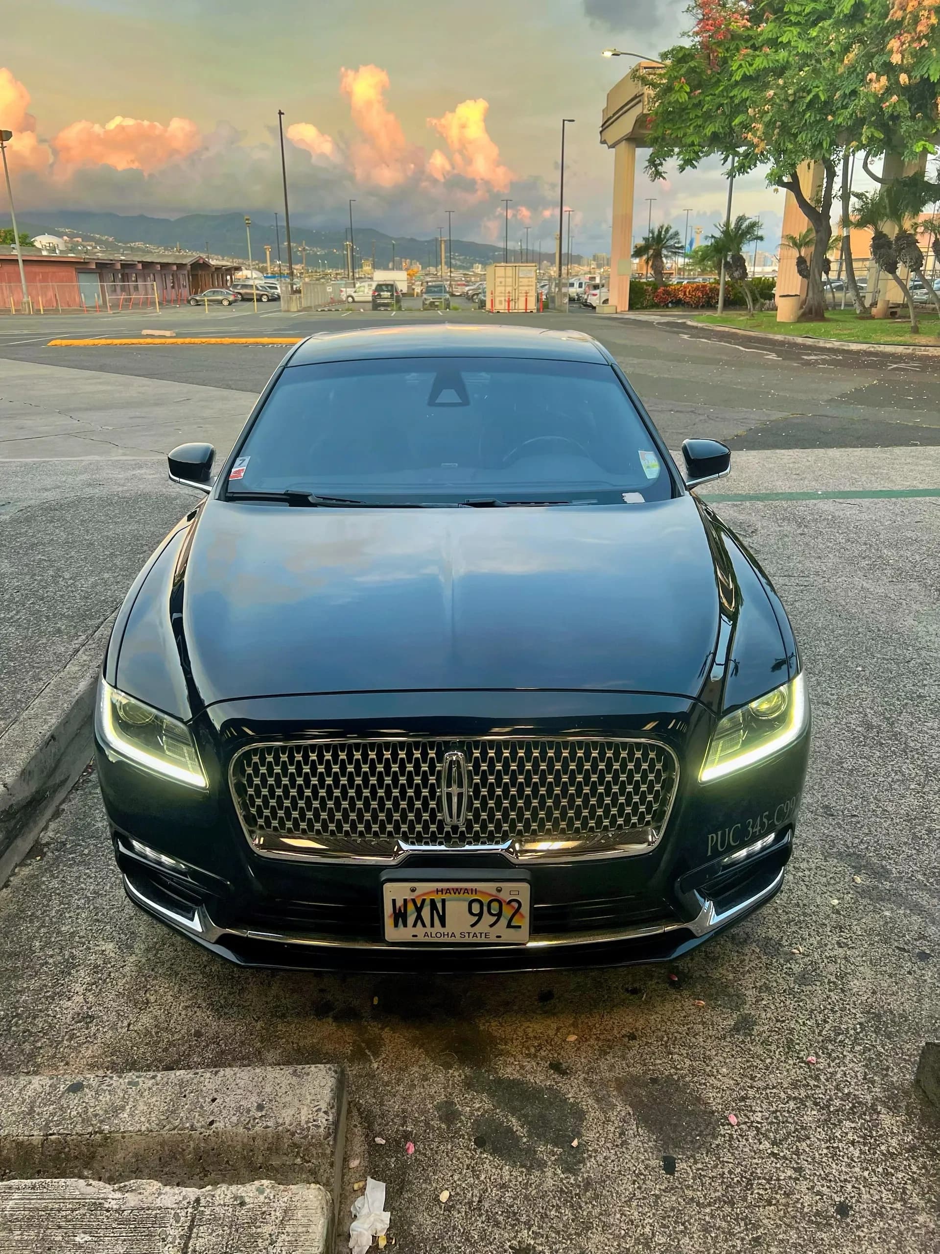 「Sedan-Class Vehicle Arrival」Honolulu Airport ⮕ Waikiki Hotels Exclusive Transfer