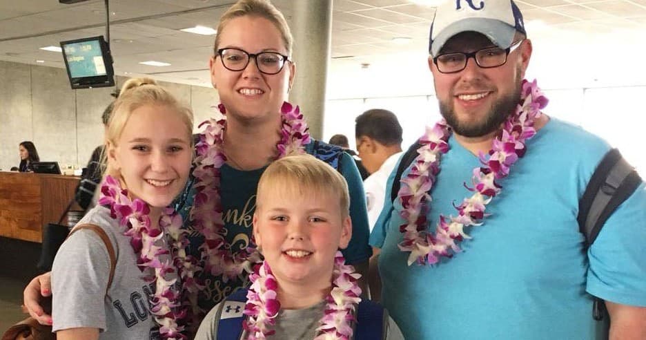 Ohana Small Group Lei Greeting (2-7 people) - Kona Hawaii Airport
