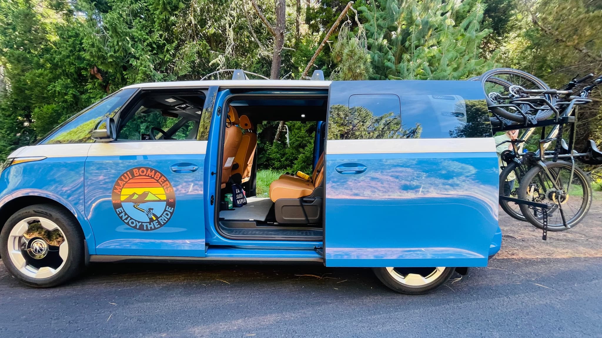 PRIVATE VIP BUZZ TOUR-GUIDED