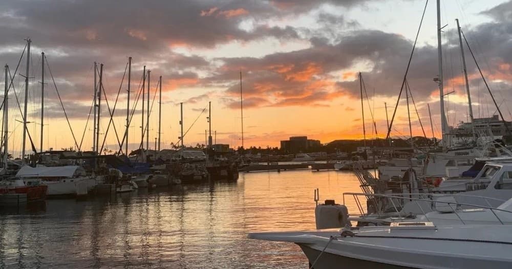 Private Sunset Boat Cruise in Waikiki