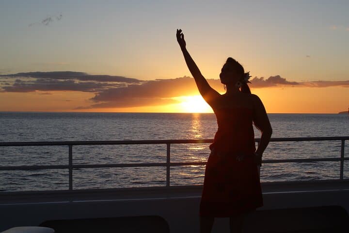 Maui Sunset Dinner Cruise - A Hawaiian Hula Experience