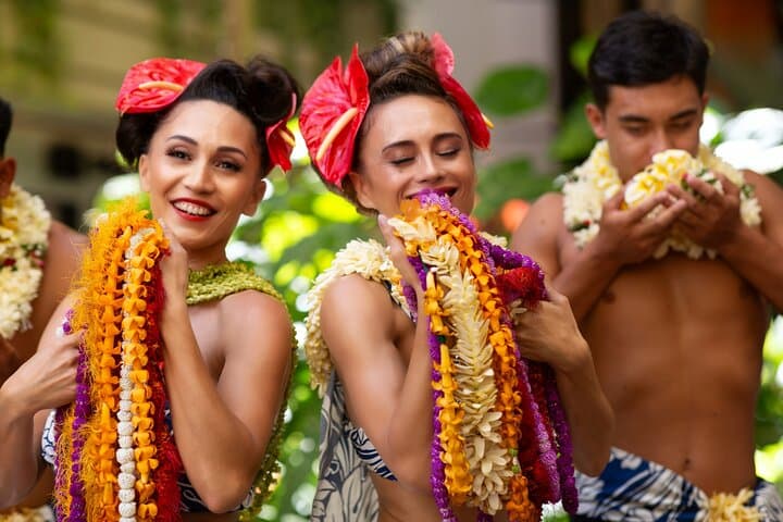 Luau Na Lei Aloha: Boutique Premium Dinner Show in Waikiki