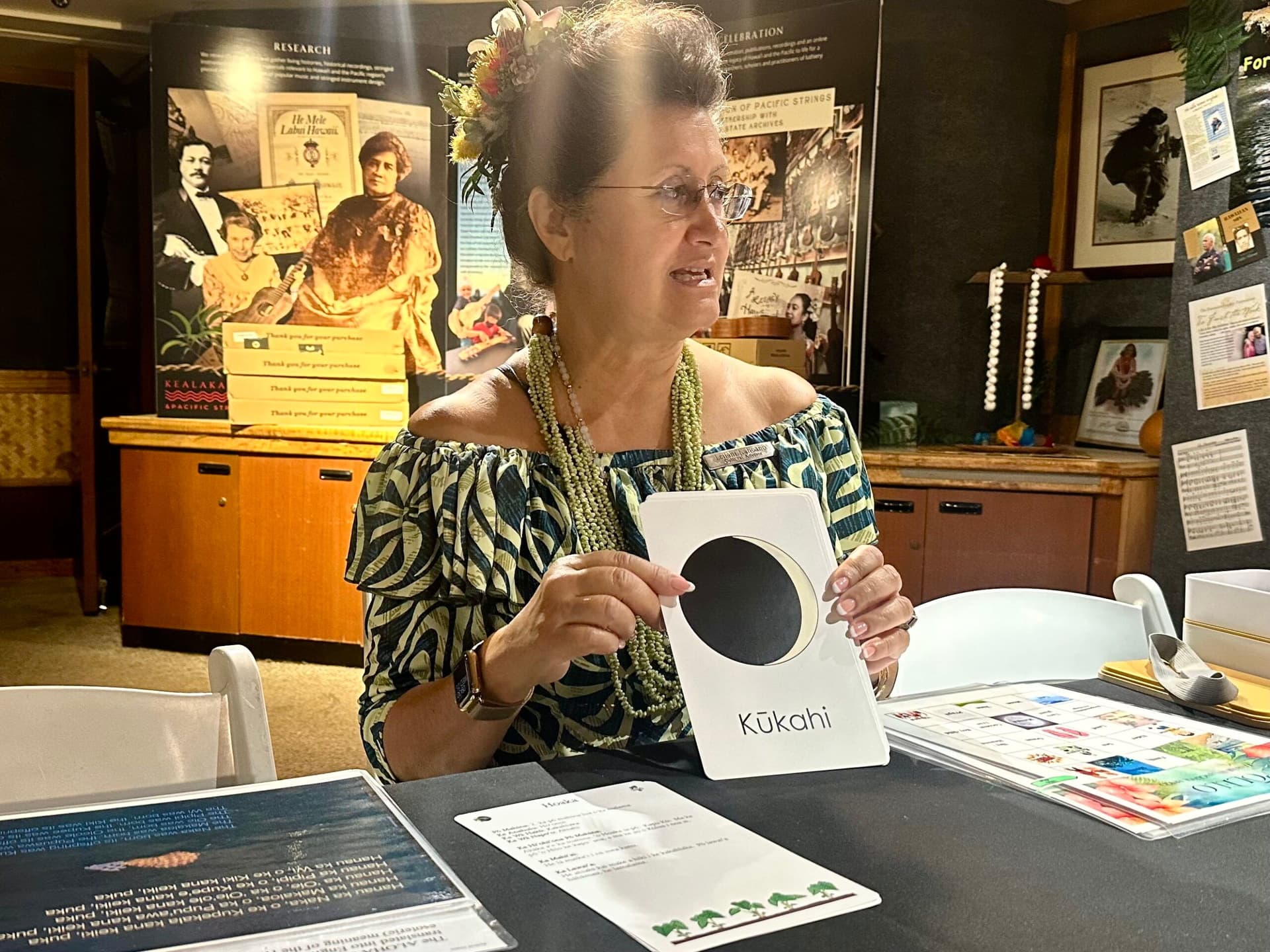 Woman teaching the Hawaiian languagel