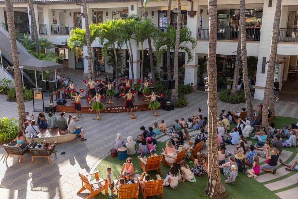 Shoppers can watch live performances for free at The Shops at Wailea. Photo courtesy of The Shops at Wailea.