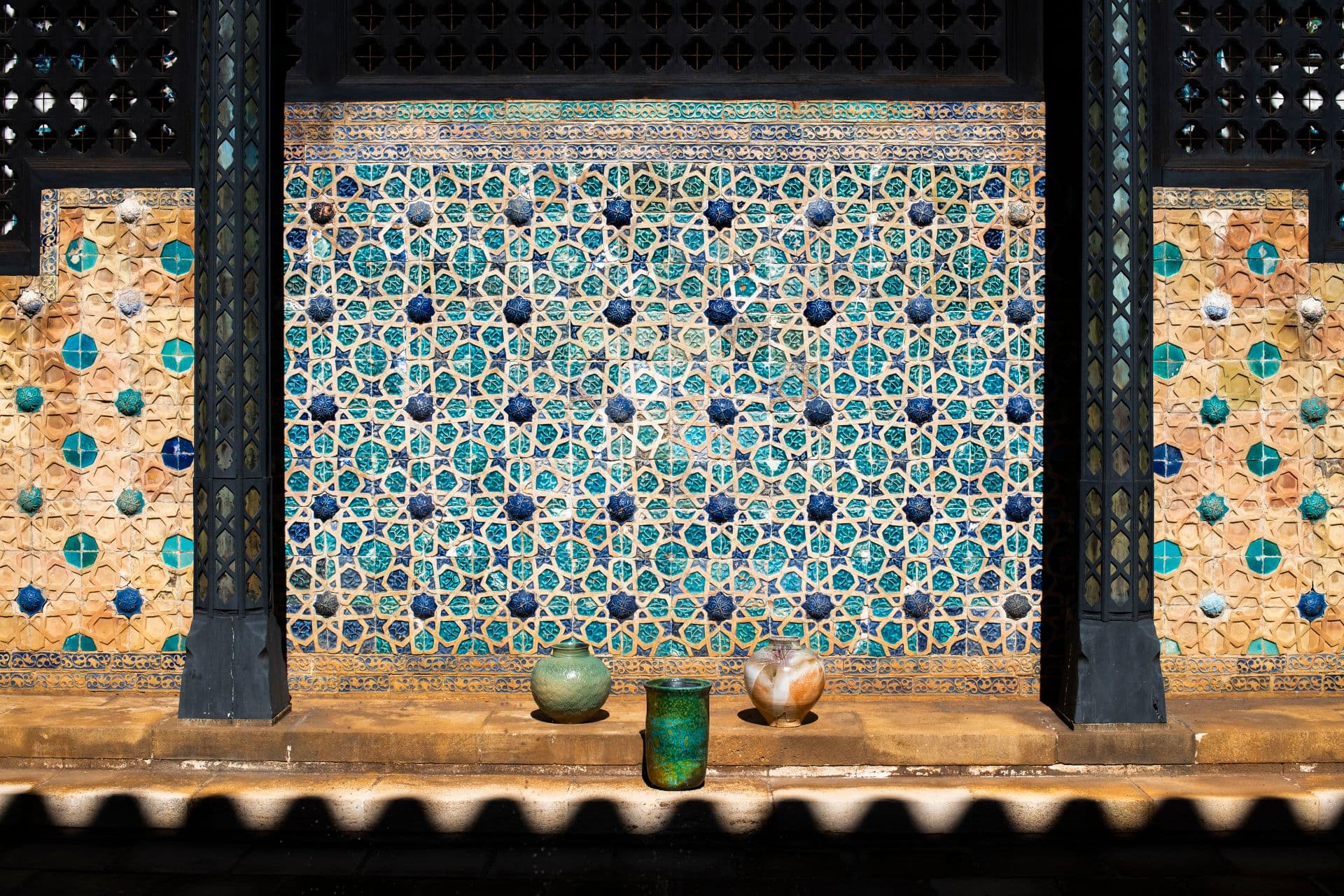 Ceramic vases and tile wall at shangri la museum honolulu oahu. Courtesy of Shangri La.