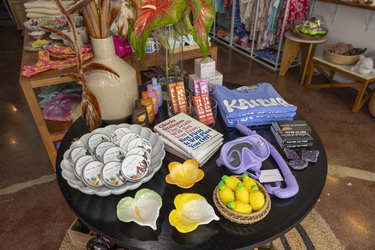 A table of gifts at a retail shop in Hawaii.