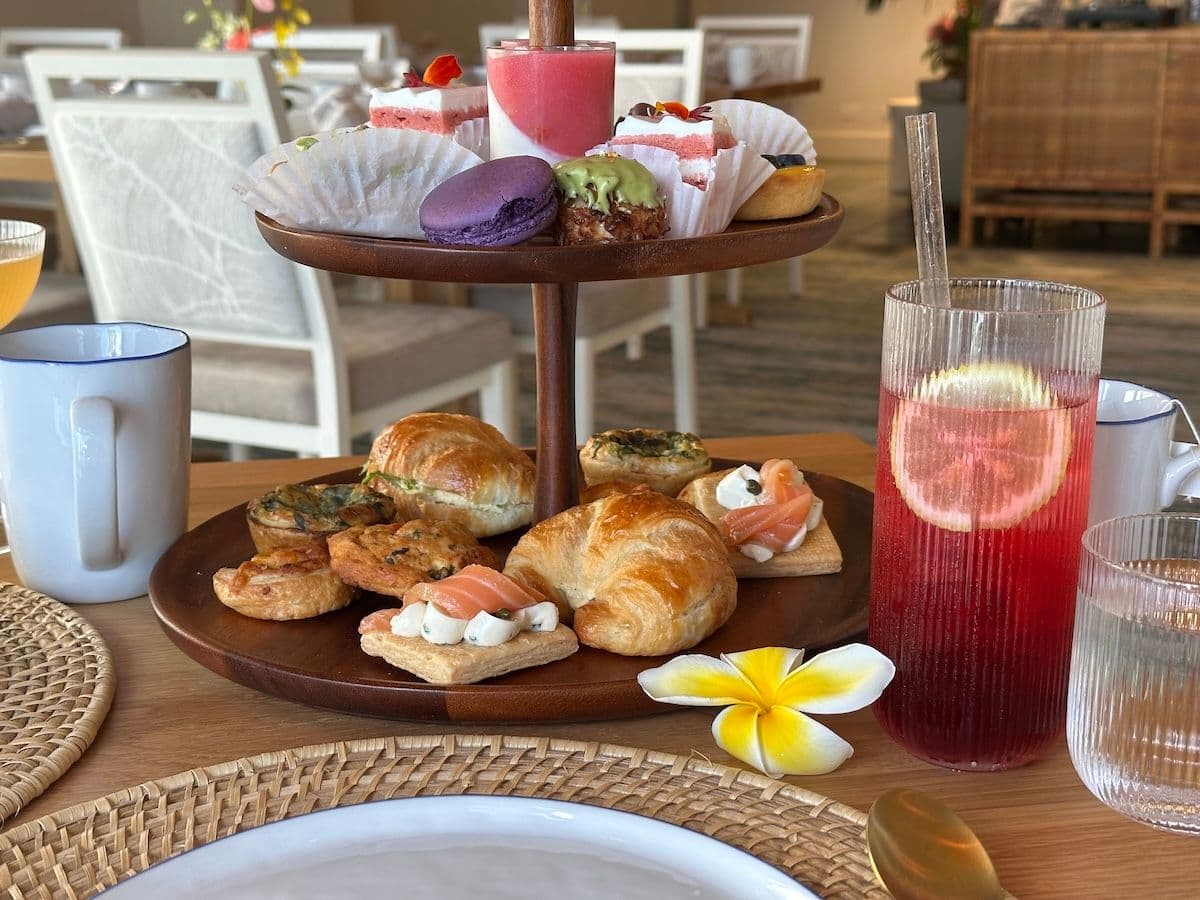 Muʻu & Mimosas at Kaimana Beach Hotel. Photo by Sarah Burchard.
