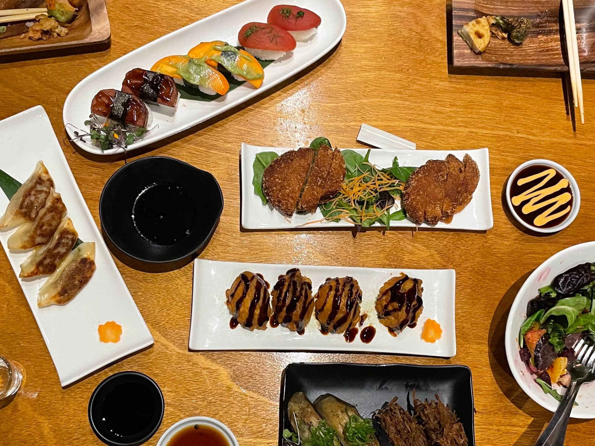 birdseye of sushi and japanese food