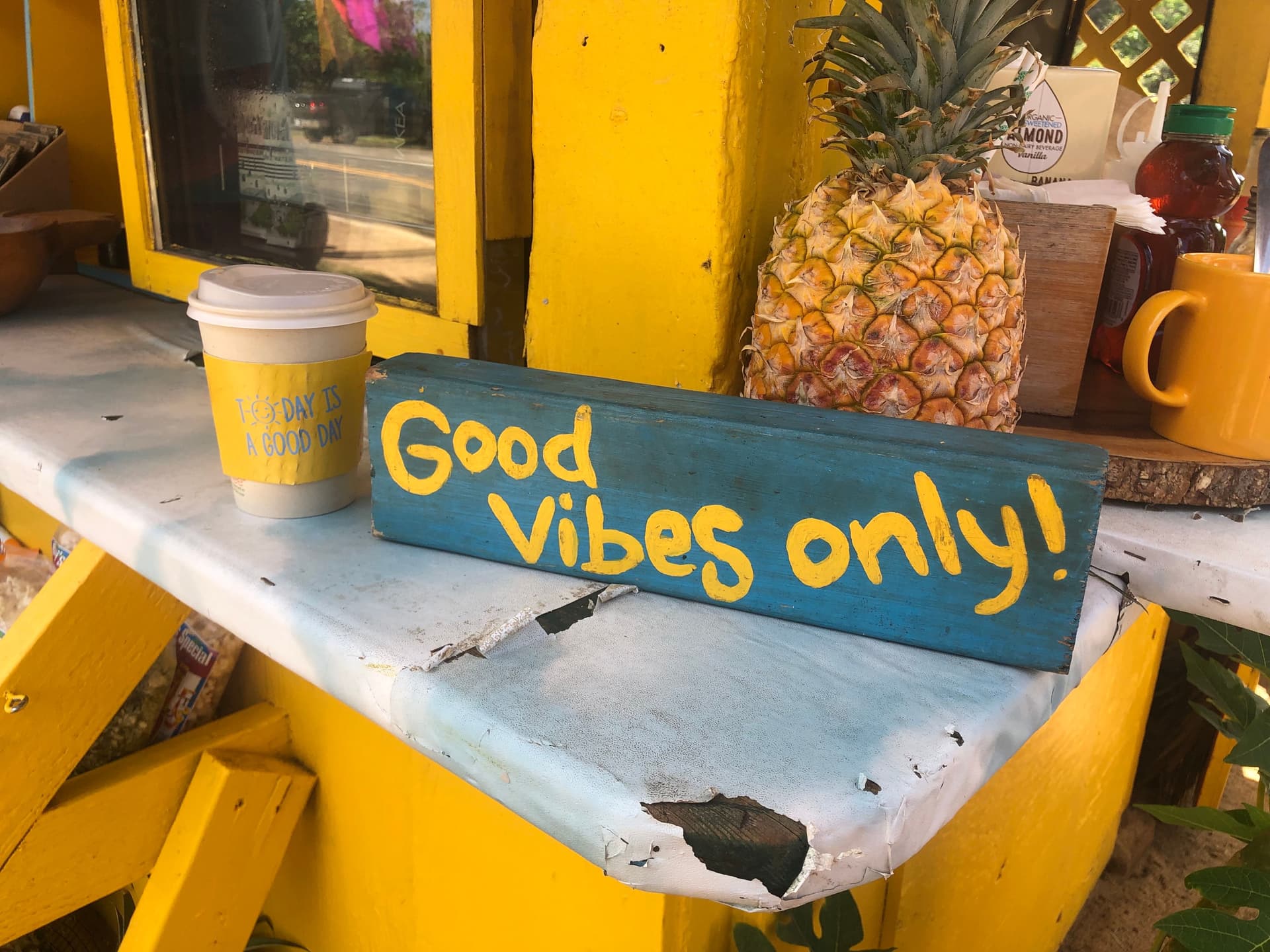 coffee and good vibes only sign