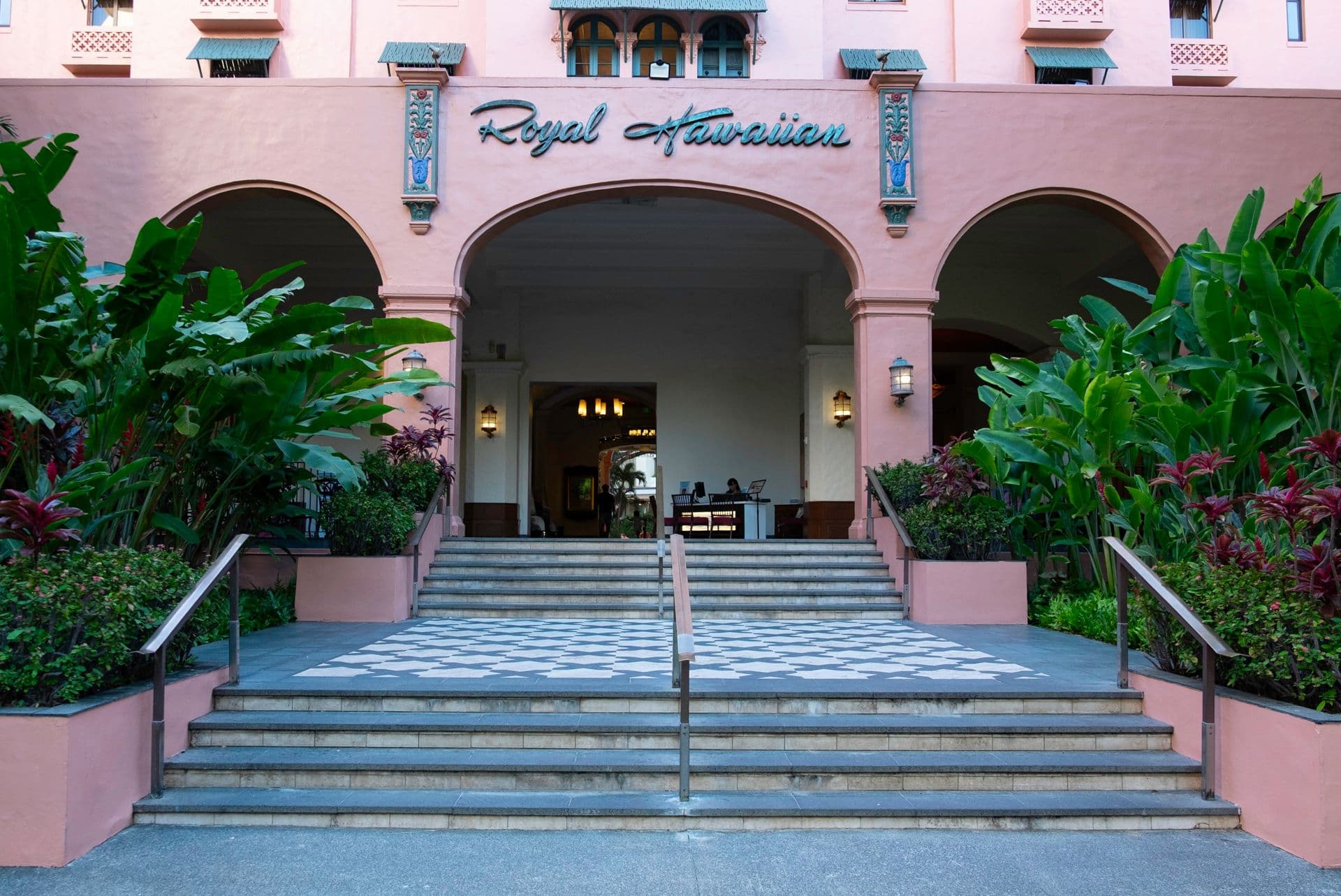 Pink Royal Hawaiian Resort entrance