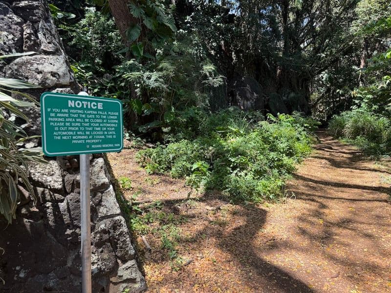 Kapena Falls trailhead. Photo by Sarah Burchard.