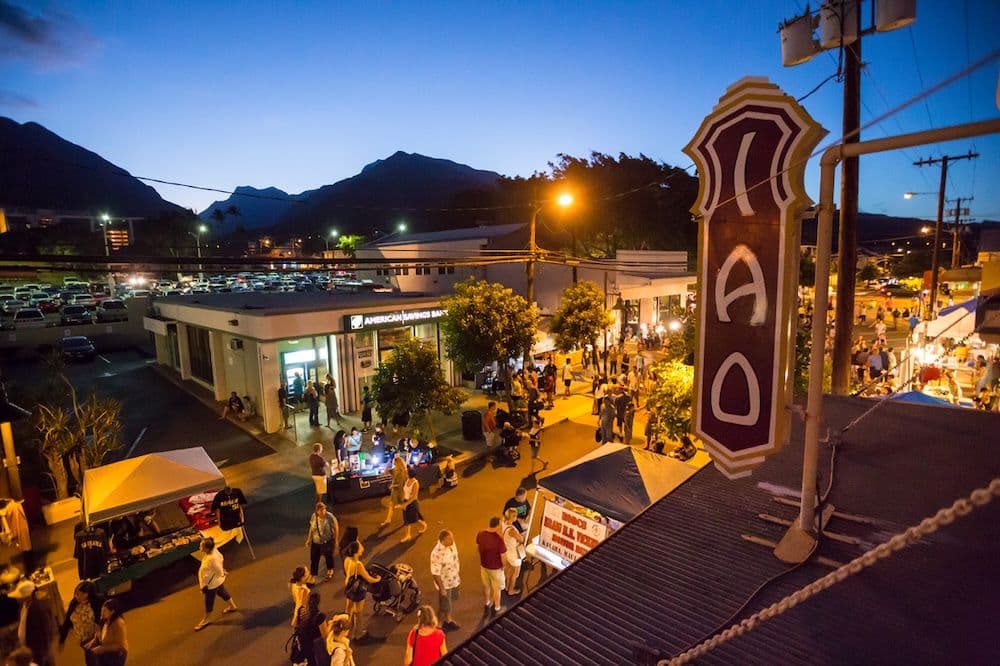 First Friday Wailuku. Photo by Tor Johnson, courtesy of Hawaiʻi Tourism Authority.